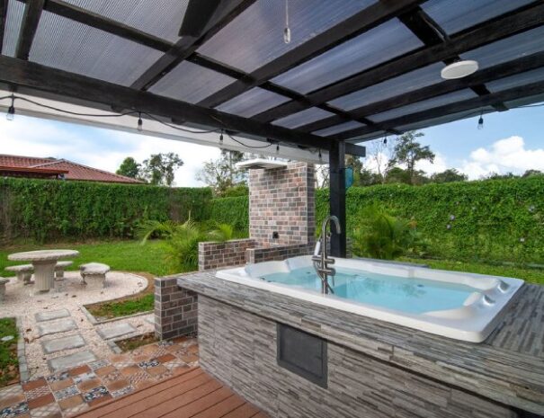 Jacuzzi Table shower