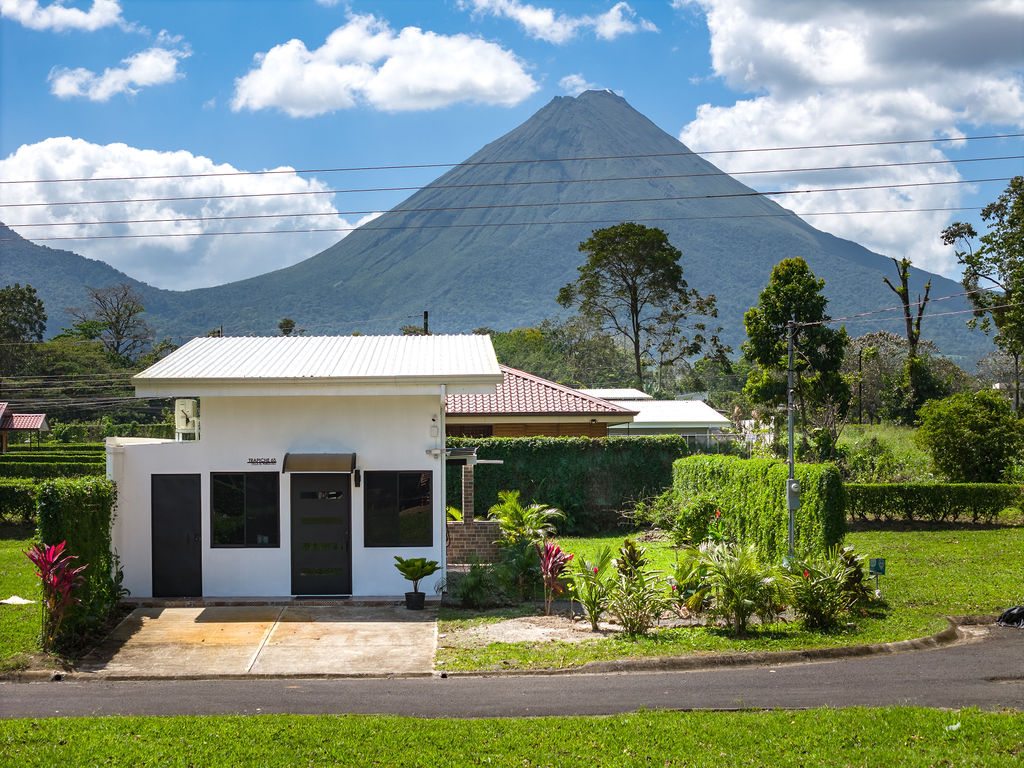 Villa Los Perezosos front